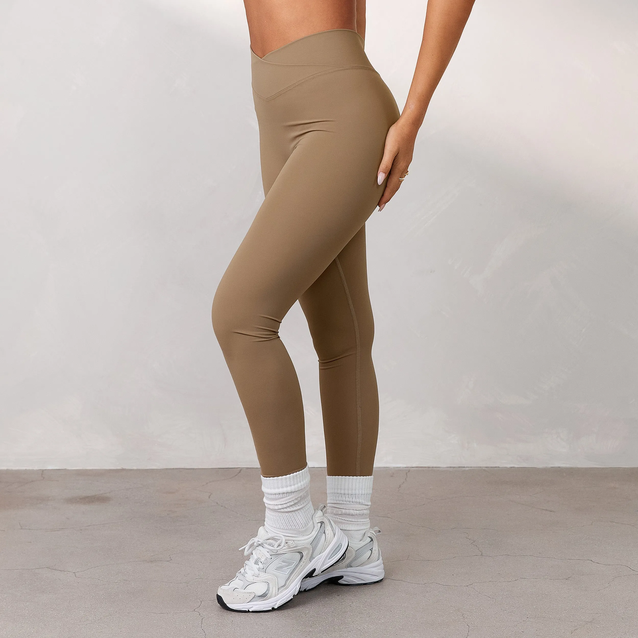 Silhouette Crossover Leggings - Toffee